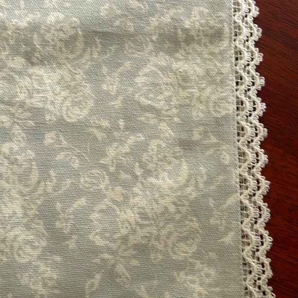 Light blue, shabby chic table runner - Picture 3 of 3